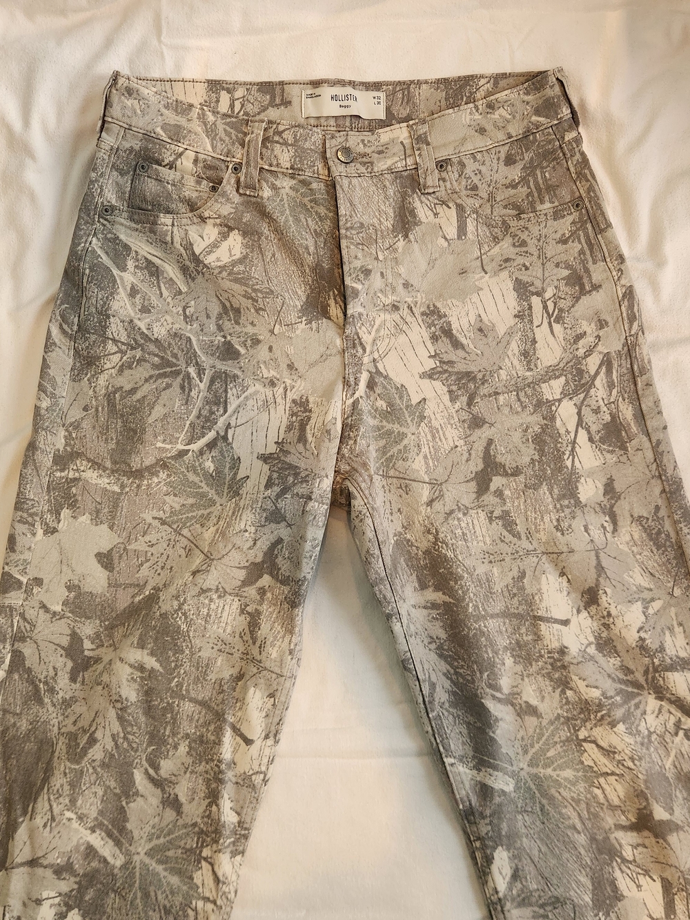 Hollister Beige and Gray Leaf-Pattern Baggy Jeans